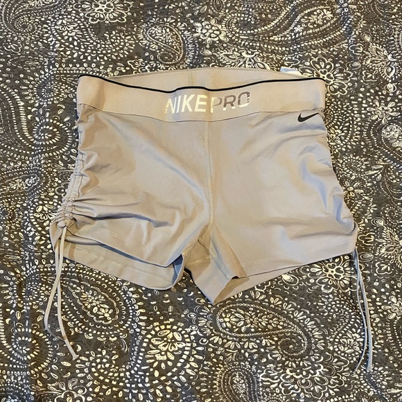 Nike shorts - Picture 1 of 4